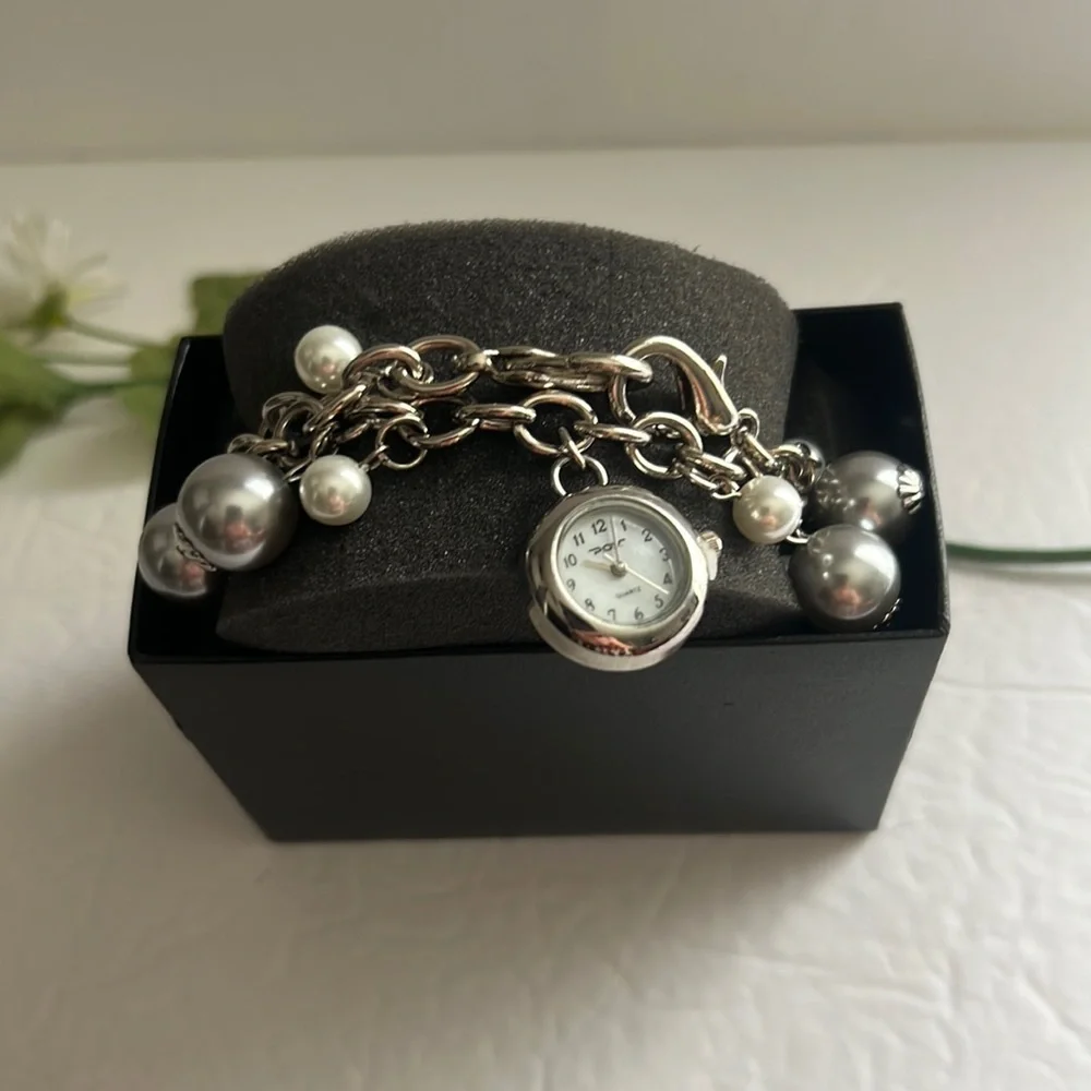 Bracelet watch with pearls. - Picture 1 of 8